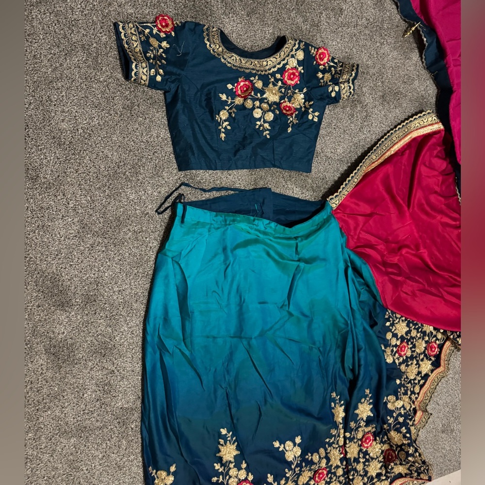Wedding Guest Saree in Blue Pink Gold Floral - Picture 9 of 11